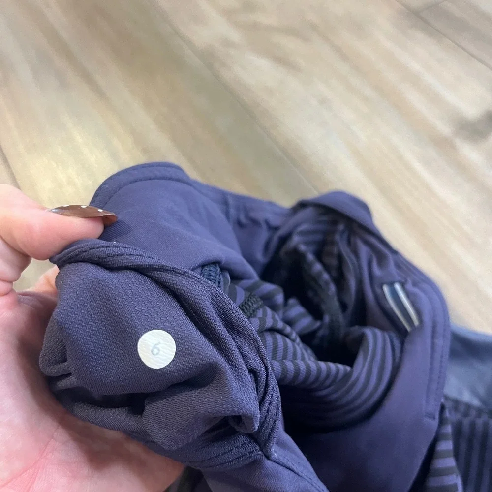 Lululemon Striped Crop Leggings Women's Size 6 Purple Athletic Pants Bin H-44‎